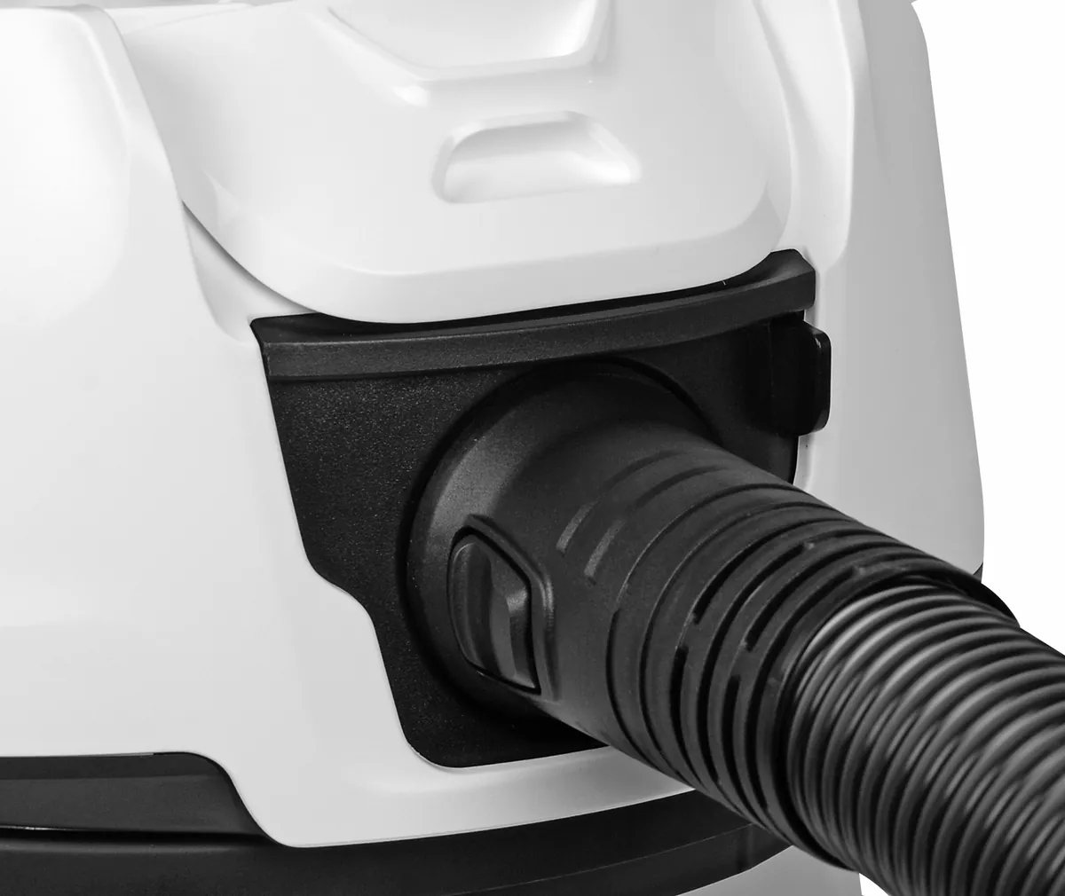 Detalhe aproximado de uma mangueira encaixada em um equipamento branco